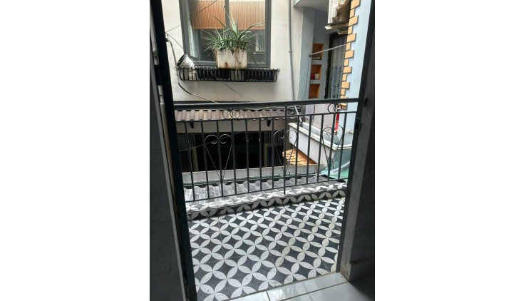 **Bán nhà phường 5, quận Tân Bình** hẻm 766 Cách Mạng Tháng 8, 4*14, hẻm xe hơi