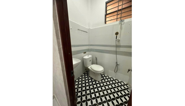 **Bán nhà phường 5, quận Tân Bình** hẻm 766 Cách Mạng Tháng 8, 4*14, hẻm xe hơi