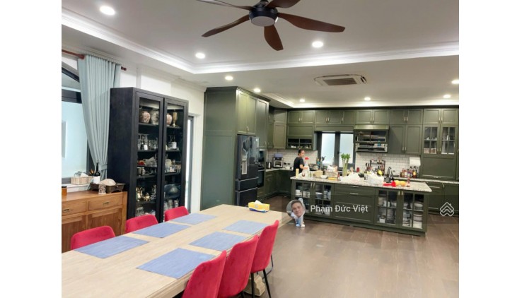 Vị trí siêu đẹp kế UBND Quận 7 DT 740m2 (13 x 26m) Hầm+4 tầng - Giá 130 tỷ về 95 tỷ còn TL Ngộp!