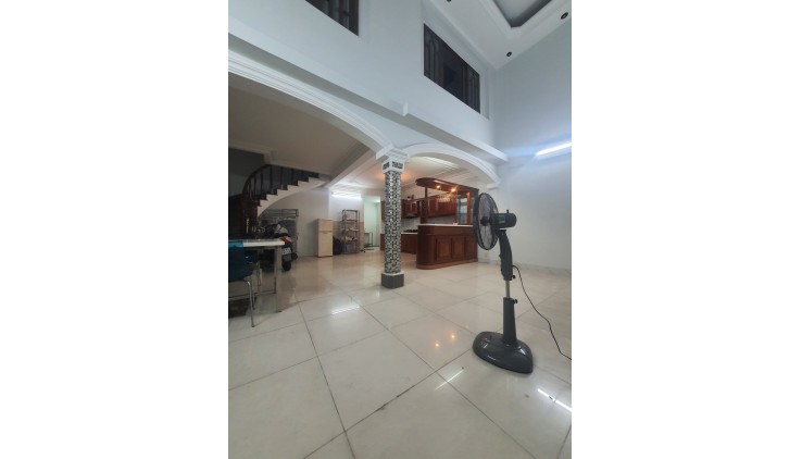 Giá 12 tỷ bán nhanh nhà CÁCH MẠNG THÁNG 8, Q10, 4m x 15m