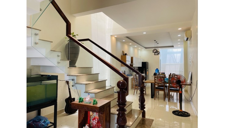 Bán nhà 6.1 tỷ, DƯƠNG QUẢNG HÀM, hẻm 4m, 4 phòng.