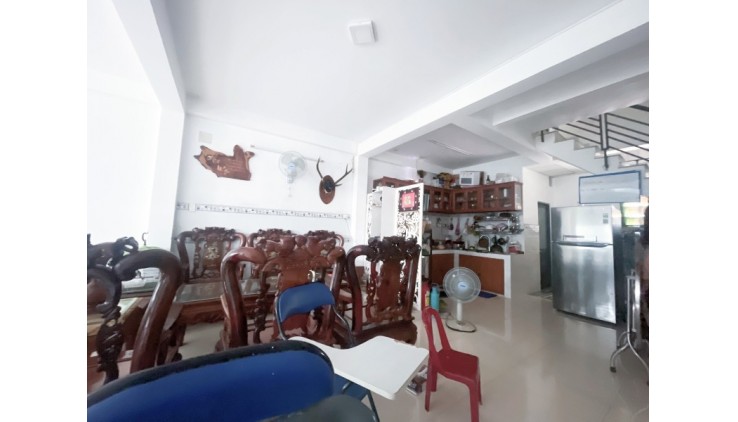 Nhà PHẠM VĂN ĐỒNG, giáp BÌNH THẠNH,  kinh doanh 5m x 12m ô tô vào nhà