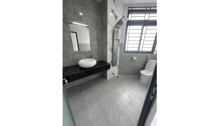 Chỉ 4.1 tỷ bán gấp nhà NGUYỄN TRỌNG TUYỂN, 4m x 10m, 3 lầu.