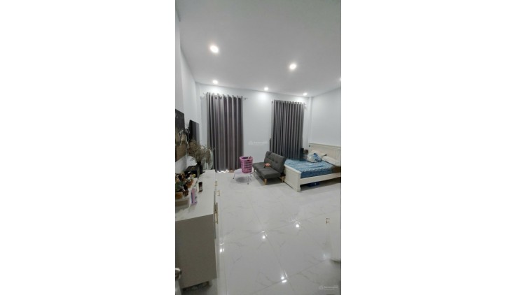 Bán nhà phố (5x18m) 4 tầng đường 20m sát cv bờ sông, Phường Phú Mỹ, Quận 7. Giá chỉ 13 tỷ8