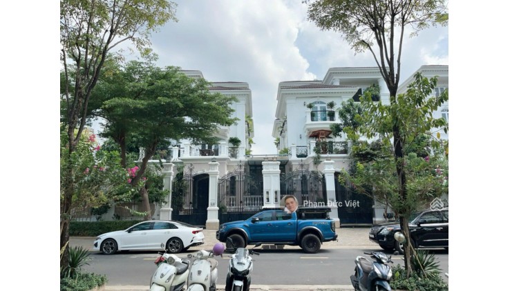 Biệt thự đơn lập Quận 7 DT 740m2 (13 x 26m) Hầm+4 tầng - Giá 130 tỷ về 95 tỷ còn TL