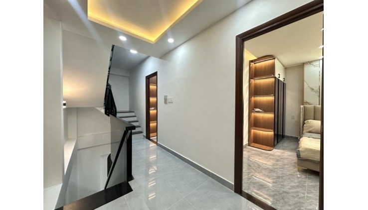 Diện tích 6m x11m - 4 phòng ngủ - NƠ TRANG LONG - gần HXH sổ đẹp.