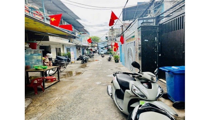 Bán nhà HXH hạ chào 900 tr, Phạm Phú Thứ, P3, Q6, 65m2, 4 tầng, giá rẻ