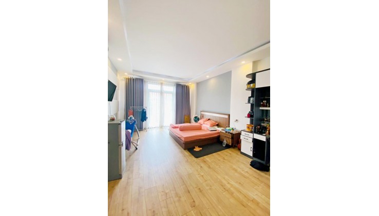 Mặt tiền Bông Sao, ngay chợ Bùi Minh Trực, 4.5x16 Ở Ngay chỉ 14 tỷ