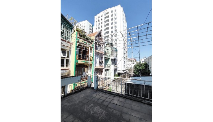 NHÀ DT TO - HẺM TRẢI NHỰA XE HƠI ĐẬU CỬA - Q10 TÔ HIẾN THÀNH ĐỐI DIỆN BIG C - Q10 - 61M2 - 3 TẦNG BTCT - GIÁ CHỈ 8 T 5