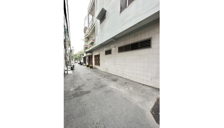 NHÀ DT TO - HẺM TRẢI NHỰA XE HƠI ĐẬU CỬA - Q10 TÔ HIẾN THÀNH ĐỐI DIỆN BIG C - Q10 - 61M2 - 3 TẦNG BTCT - GIÁ CHỈ 8 T 5