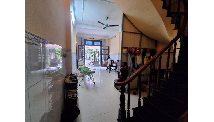 Mặt tiền đường 320 Phạm Hùng 4x21, 4 tầng chỉ 14 tỷ
