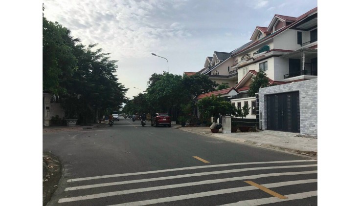 CHÀO BÁN LÔ GÓC KHANG ĐIỀN ( 20 - 11 ), GIÁ SIÊU RẺ