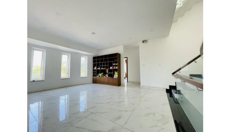 BÁN BIỆT THỰ GÓC 2 MẶT TIỀN KDC PHÚ XUÂN, HUYỆN NHÀ BÈ. DT: 229 M2 ( 11 X 22M )
