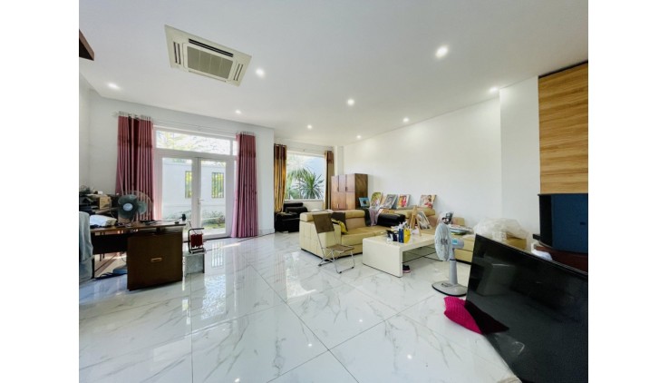 BÁN BIỆT THỰ GÓC 2 MẶT TIỀN KDC PHÚ XUÂN, HUYỆN NHÀ BÈ. DT: 229 M2 ( 11 X 22M )