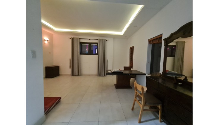 Biệt Thự Đẹp  Ngay Trung Tâm THẢO ĐIỀN Q2 - DT= 386 m2 Chỉ 60 TỶ
