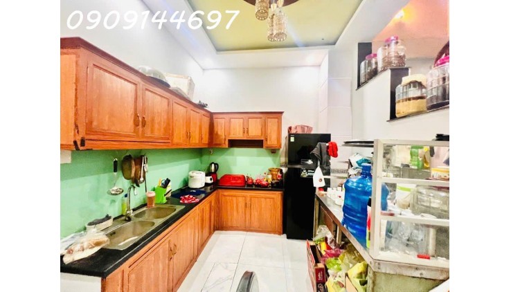 Bán Nhà 4 tầng đường HUỲNH THỊ HAI, phường TCH, Q12, dt 55m2 (4mx15m) Hẻm Ôtô thông Giá 4,8Tỷ