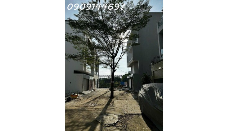Nhà 3 tầng đường VƯỜN LÀI, phường APĐ, Q12, dt 110m2 (8,4mx13,2m) Giá 10,3Tỷ