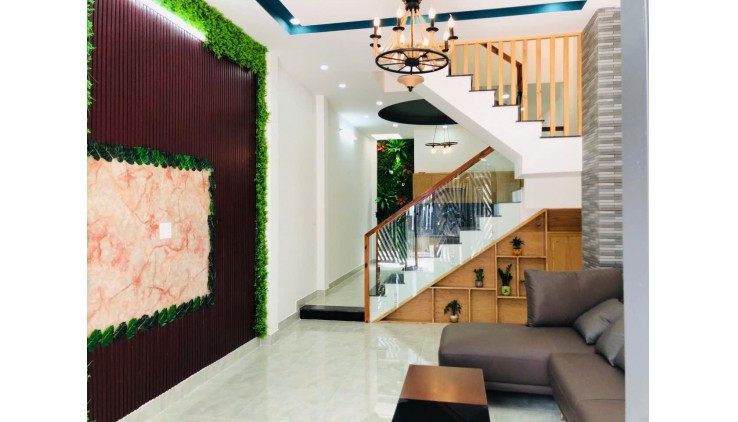 Bán nhà lầu vuông vắn TT Quận 9 DTSD 145m2