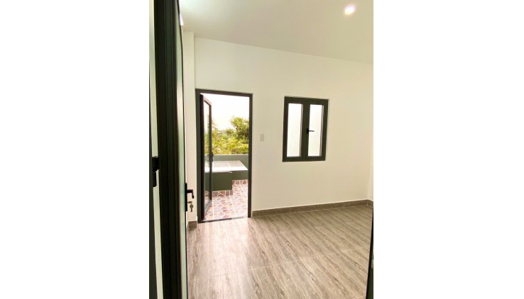 Bán nhà lầu vuông vắn TT Quận 9 DTSD 145m2