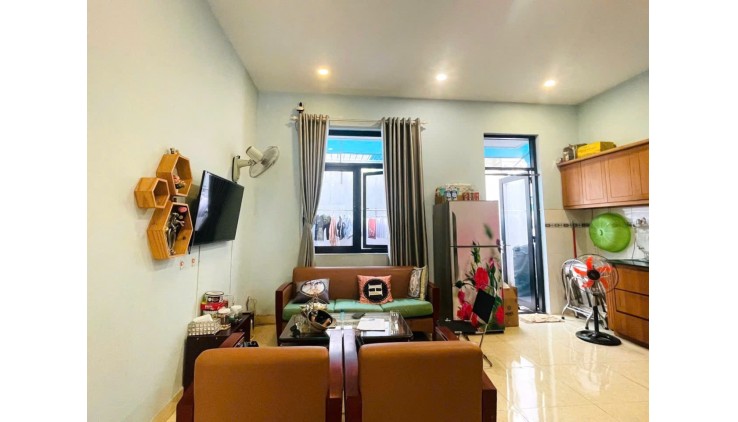 TIN ĐƯỢC KHÔNG, Nhà Gấp Bán, P lô Cao Cấp, Xe Hơi Trong Nhà, Ngang 5.2m2, Q2, chỉ 7ty hơn.