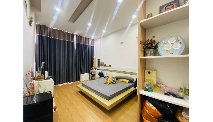 Bán nhà mặt tiền Trịnh Đình Trọng,Phú Trung, Tân Phú, 4m x 16.5m, 4 tầng hoàn công đủ, 11.6 tỷ