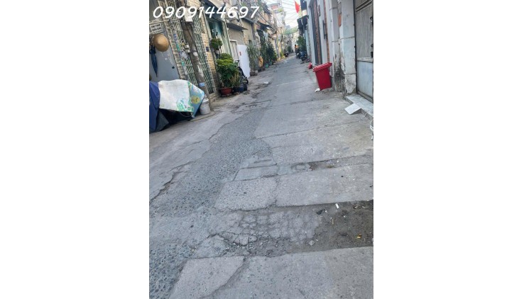 Bán Nhà 3 tầng đường TÂN THỚI HIỆP 29,  phường TTH, Q12, dt 52m2 (4mx13m). Hẻm Ôtô thông. Giá 4,3Tỷ