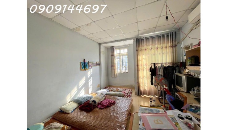 Bán Nhà 3 tầng đường TÂN THỚI HIỆP 29,  phường TTH, Q12, dt 52m2 (4mx13m). Hẻm Ôtô thông. Giá 4,3Tỷ