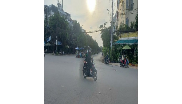 Chính chủ sang nhượng mặt bằng rất đẹp do bận việc gia đình không có thời gian làm
