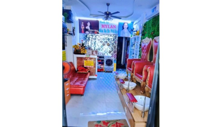 Em cần sang toàn bộ tiệm nail hoạt động 4 năm