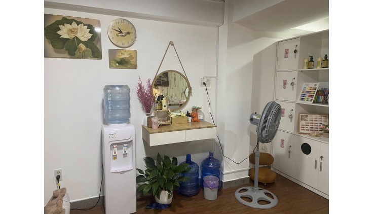 Chính chủ cần sang gấp 1 spa nhỏ xinh Địa chỉ: Q. Tân Bình (gần ngã tư 7 hiền)
