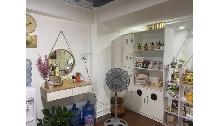 Chính chủ cần sang gấp 1 spa nhỏ xinh Địa chỉ: Q. Tân Bình (gần ngã tư 7 hiền)