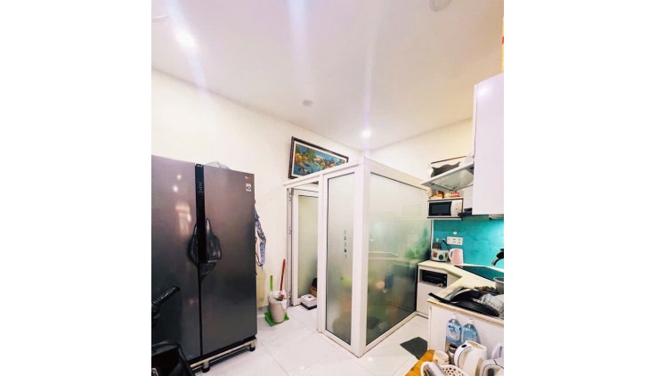 Bán nhà gần HXH,3 phòng ngủ, 4x10m, sát khu HimLam quận 7.