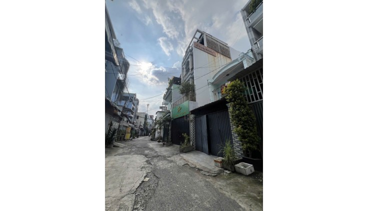 Bán nhà Gò vấp, Phan Huy ích ( 4.1*20m), 3 Tầng, hẻm 8m, kế Emark 2, sổ vuông vức, 7.8 T