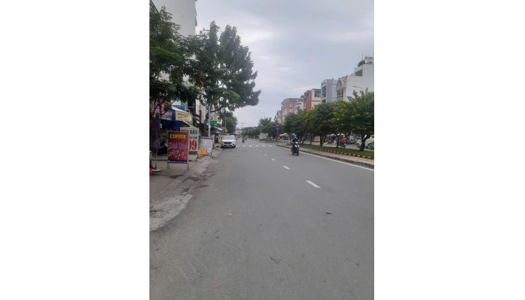 Bán nhà mặt tiền kinh doanh Lê Thúc Hoạch, Tân Phú, 4m x 16m, đường 30m, chỉ 10.5 tỷ