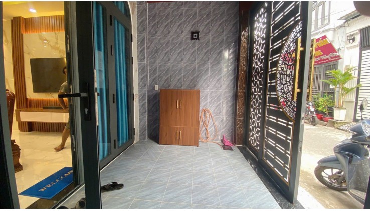 Nhà đẹp Nguyễn Văn  Khối- gv, sát công viên Làng hoa, 2 tầng(4*12m), hẻm xe hơi tránh nhau, 5.7Tỷ