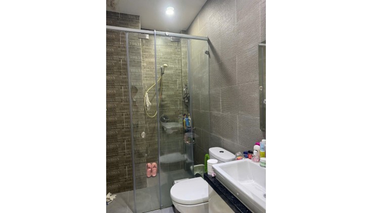 Bán nhà MT KD 5 tầng thang máy. Lạc Long Quân,P10, Tân Bình, 4 x 19, chủ ngộp ngân hàng, chỉ 19.5 tỷ