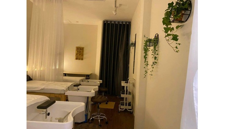 Mình cần cho thuê gấp tầng 1 trong nhà nguyên căn tại Phú Nhuận