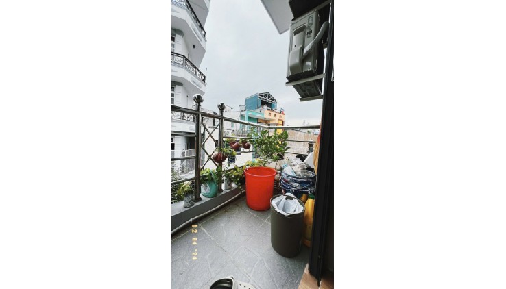 Mặt tiền hẻm Vĩnh Khánh xây mới 3 tấm DTSD45 m2 hơn 2 tỷ
GIẢM NGAY LỘC TẾT 50 TRIỆU