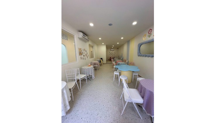 Sang quán cafe siêu rộng đẹp decor xinh đường Phạm Văn Đồng