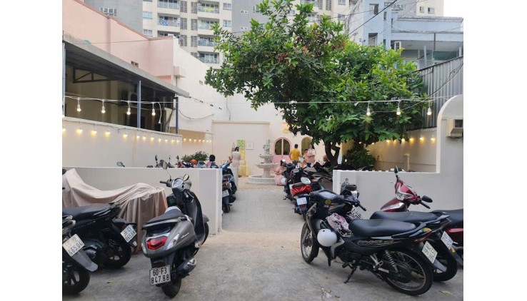 Sang quán cafe siêu rộng đẹp decor xinh đường Phạm Văn Đồng