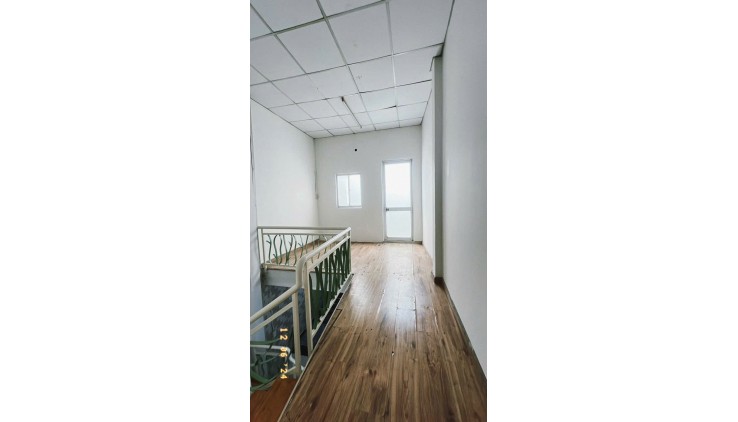 SÁT MẶT TIỀN HẺM Q4 

DIỆN TÍCH 60 M2 
SỔ HỒNG CÓ 2 TỶ HƠN