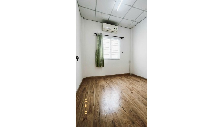 SÁT MẶT TIỀN HẺM Q4 

DIỆN TÍCH 60 M2 
SỔ HỒNG CÓ 2 TỶ HƠN
