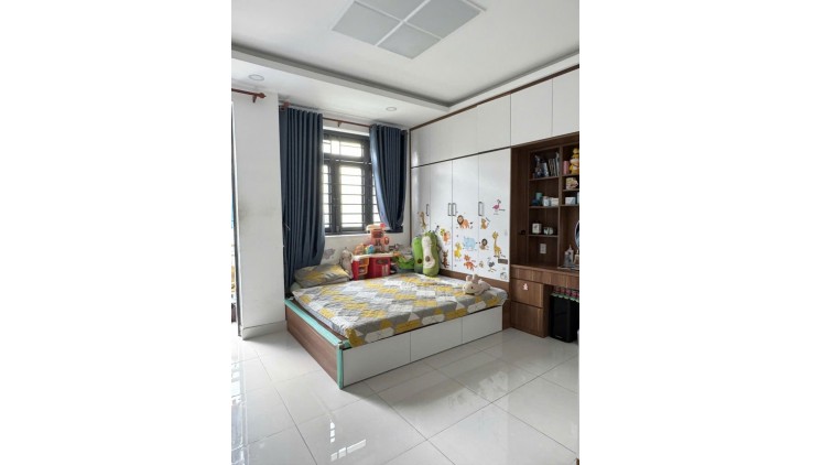 Bán nhà Lê Văn Quới, 4.5m x 13m, 4 tầng, hẻm 5m , chỉ 5.8 tỷ