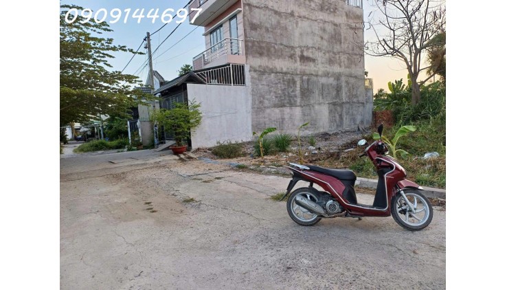 Bán Đất thổ cư lô góc 2 Mặt hẻm 1/đường TX52, phường TX, Q12, dt 217m2 (15mx15m) Hẻm 6m thông  Giá 6,7Tỷ