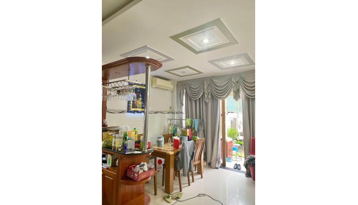 SAU LƯNG PHÚ MỸ HƯNG - BIỆT THỰ SÂN VƯỜN - 123M2 CÔNG NHẬN ĐỦ - NGANG HOÀNH TRÁNG 7.3M - 3 TẦNG - P. TÂN PHÚ, QUẬN 7 - CHỈ 6.x TỶ - CHỐT GẤP ‼️