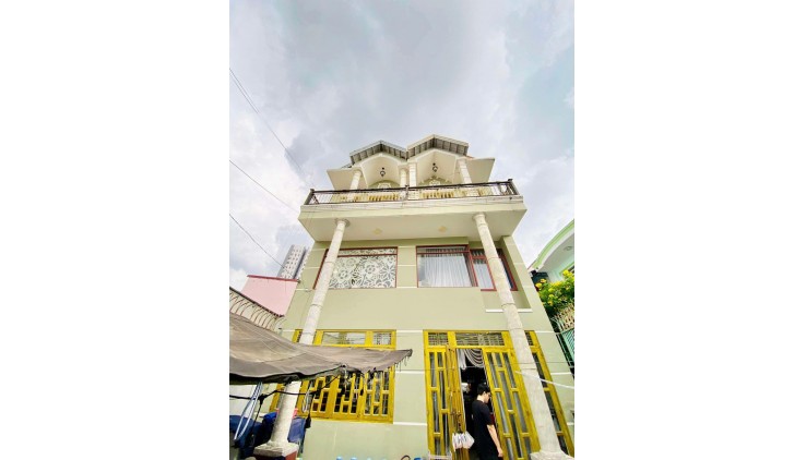 SAU LƯNG PHÚ MỸ HƯNG - BIỆT THỰ SÂN VƯỜN - 123M2 CÔNG NHẬN ĐỦ - NGANG HOÀNH TRÁNG 7.3M - 3 TẦNG - P. TÂN PHÚ, QUẬN 7 - CHỈ 6.x TỶ - CHỐT GẤP ‼️