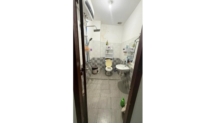 CHO THUÊ MẶT SÀN 2P - LẦU 2  Vị Trí : Nguyễn Thái Bình - Q1 - Hồ Chí Minh