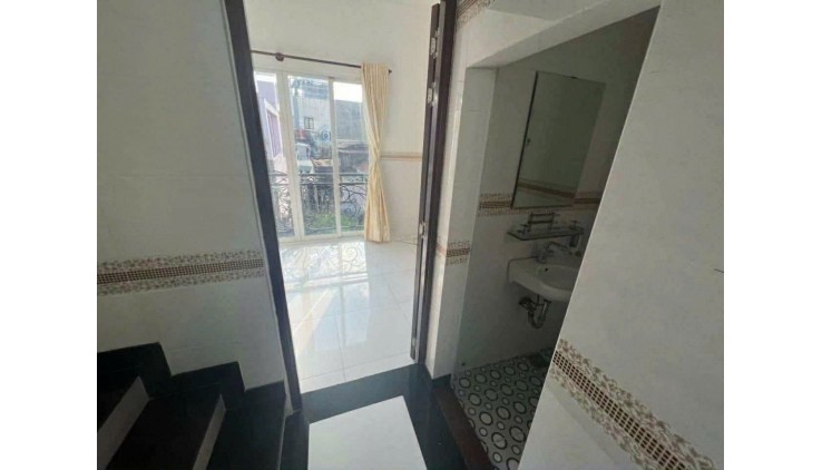 Bán nhà giá tốt mặt tiền Cao Xuân Dục, Q8 sát Q5, 4m x 17m, giá 8.6 tỷ TL