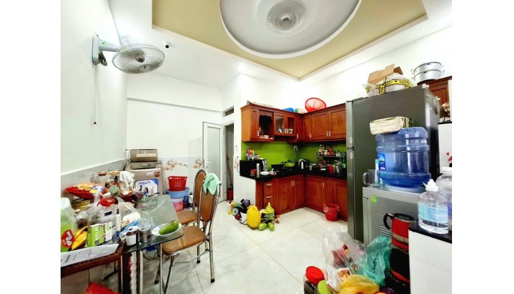 BÁN NHÀ TRUNG TÂM GV - 

HẺM TRƯỚC NHÀ 5M Ô TÔ ĐỖ CỬA- 3TẦNG ĐÚC MỚI ĐẸP Ở NGAY - NHỈNH 5 TỶ