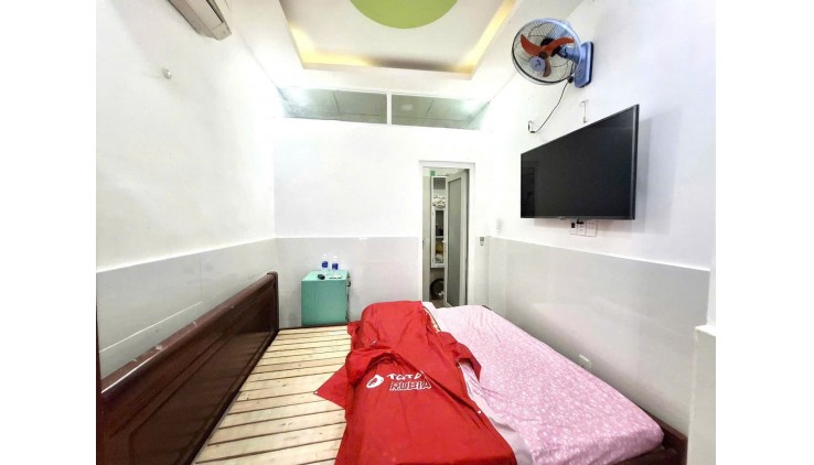 BÁN NHÀ TRUNG TÂM GV - 

HẺM TRƯỚC NHÀ 5M Ô TÔ ĐỖ CỬA- 3TẦNG ĐÚC MỚI ĐẸP Ở NGAY - NHỈNH 5 TỶ